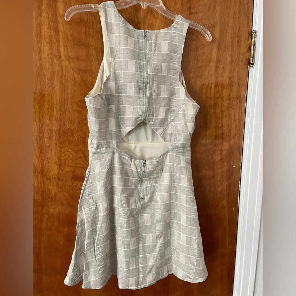 Grey & Cream Checkered Pattern Zippered Dress Cutout on Back Women’s Medium NWT - Picture 2 of 2